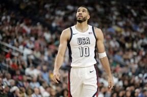 塔图姆在美国队比赛中重要助攻，重要助攻引发热议！的简单介绍