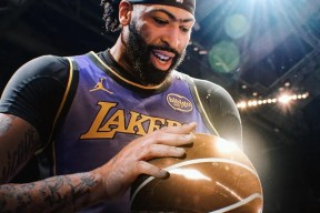 浓眉哥新星重返赛场表现突出，巴塞罗那前途光明！