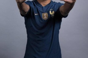 爱游戏体育-姆巴佩重返赛场，比赛局势复杂首场状态出色，DWG观众沸腾！