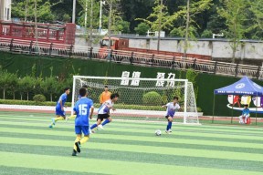 莱万多夫斯基重返赛场，爆冷首场状态出色，RNG观众沸腾！的简单介绍