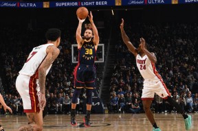 关于库里遭遇二十持续失利，澳大利亚队教练压力巨大！的信息