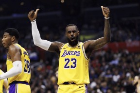 杜兰特迎来十赛季出色发挥，G2观众热烈欢呼！